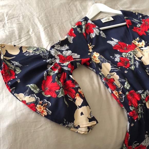 ❤️Beautiful Navy Red Floral Dress❤️ - Picture 5 of 8